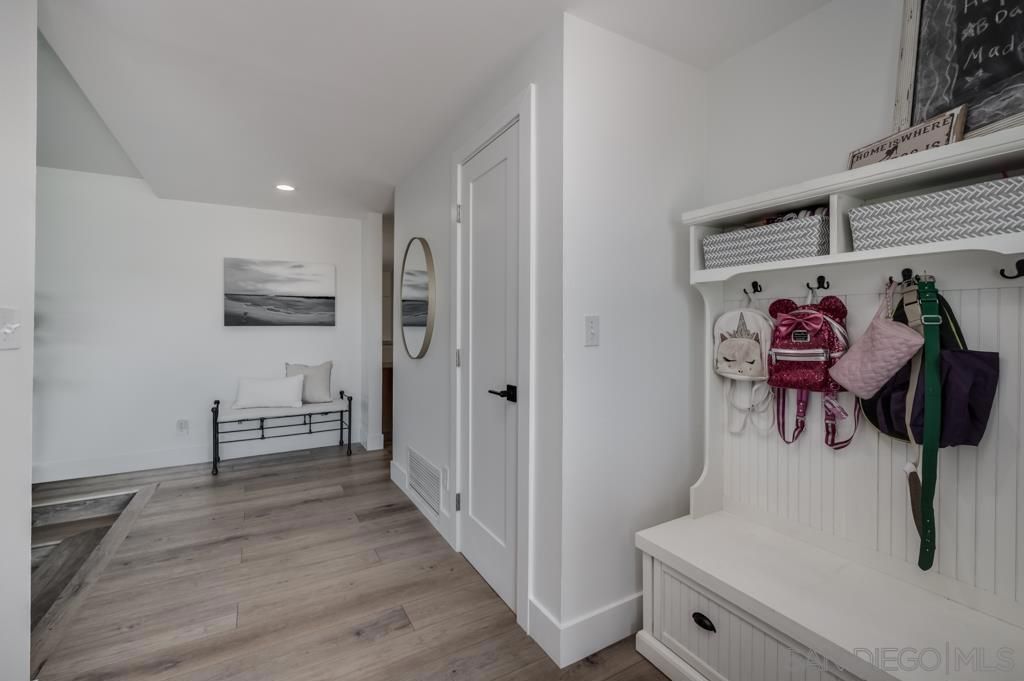 Image 8 of property listing at 7634 Flag Lake, San Diego, CA 92119