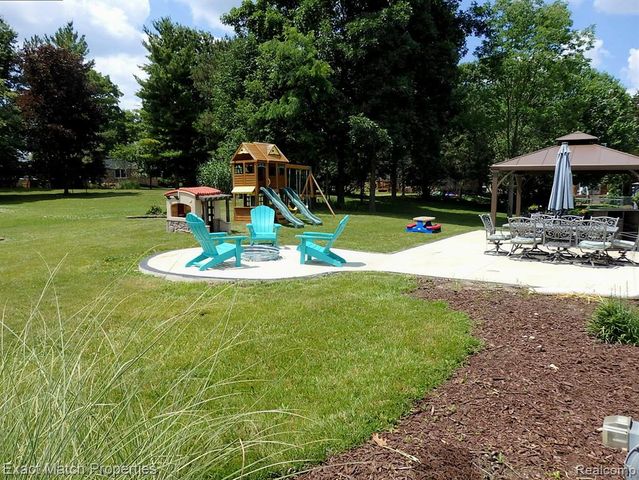 1324 Bush Creek Drive, Grand Blanc, MI 48439