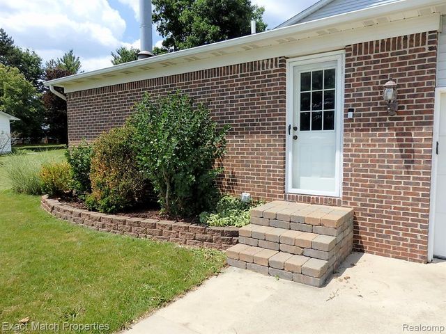 1324 Bush Creek Drive, Grand Blanc, MI 48439