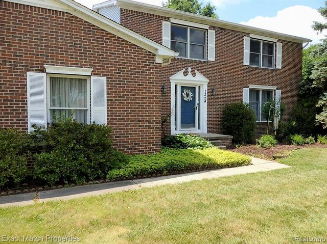 1324 Bush Creek Drive, Grand Blanc, MI 48439