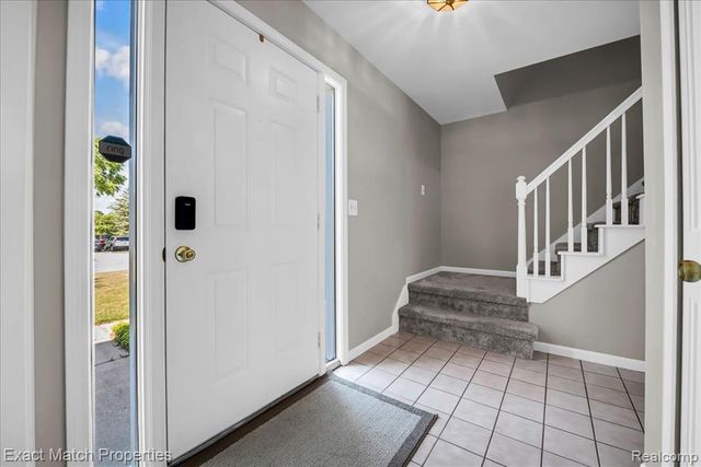 1324 Bush Creek Drive, Grand Blanc, MI 48439