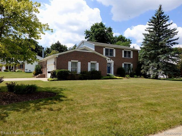 1324 Bush Creek Drive, Grand Blanc, MI 48439
