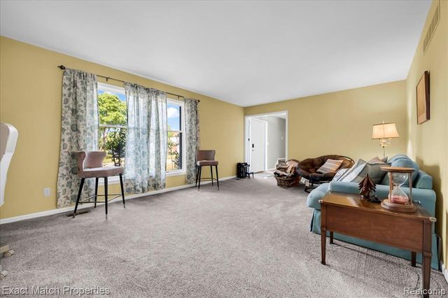 1324 Bush Creek Drive, Grand Blanc, MI 48439