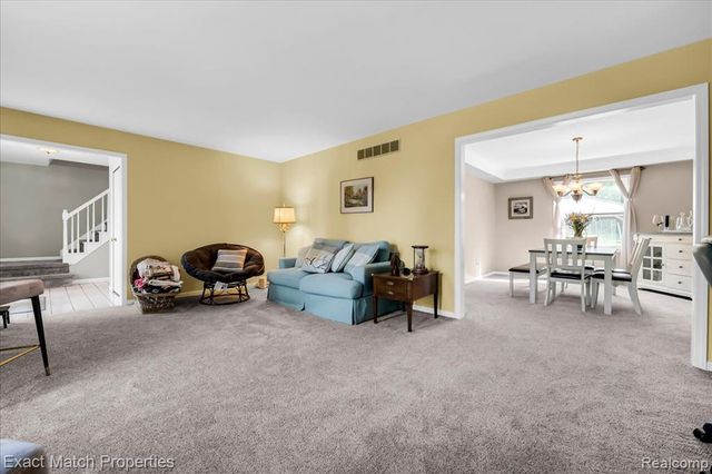 1324 Bush Creek Drive, Grand Blanc, MI 48439