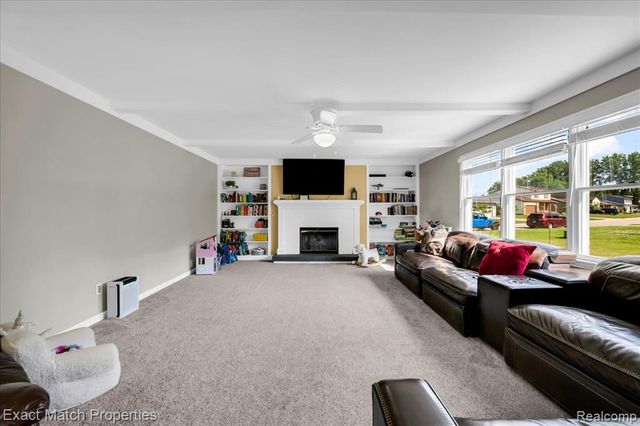 1324 Bush Creek Drive, Grand Blanc, MI 48439