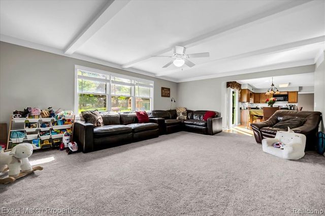 1324 Bush Creek Drive, Grand Blanc, MI 48439