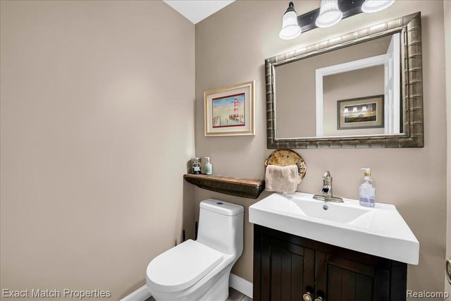 1324 Bush Creek Drive, Grand Blanc, MI 48439