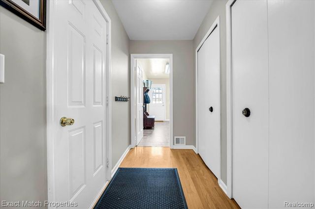 1324 Bush Creek Drive, Grand Blanc, MI 48439