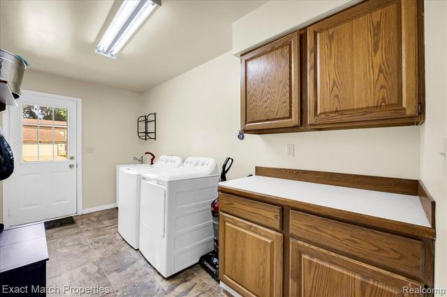 1324 Bush Creek Drive, Grand Blanc, MI 48439