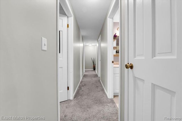 1324 Bush Creek Drive, Grand Blanc, MI 48439
