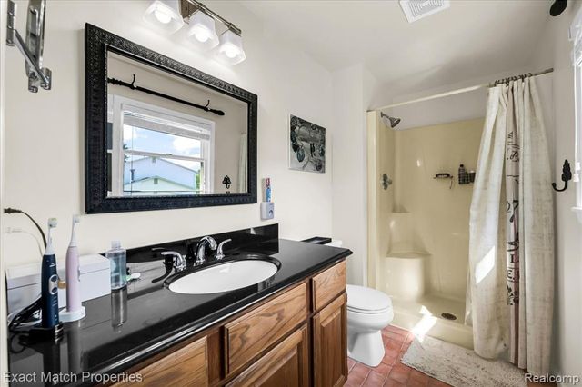 1324 Bush Creek Drive, Grand Blanc, MI 48439