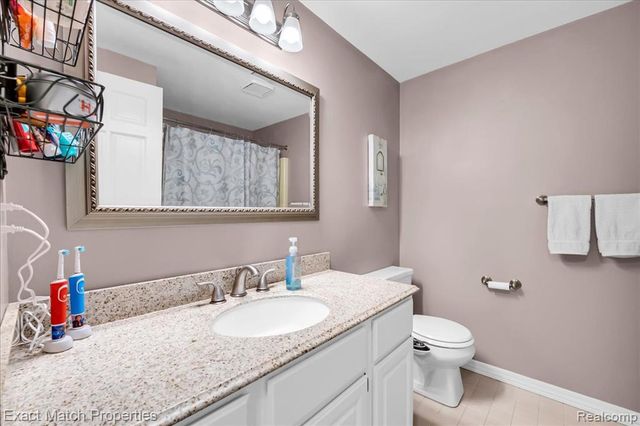 1324 Bush Creek Drive, Grand Blanc, MI 48439