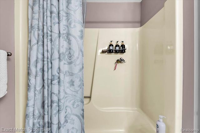 1324 Bush Creek Drive, Grand Blanc, MI 48439