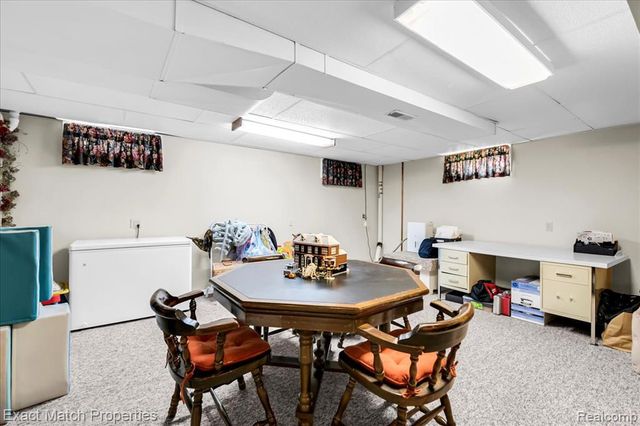1324 Bush Creek Drive, Grand Blanc, MI 48439