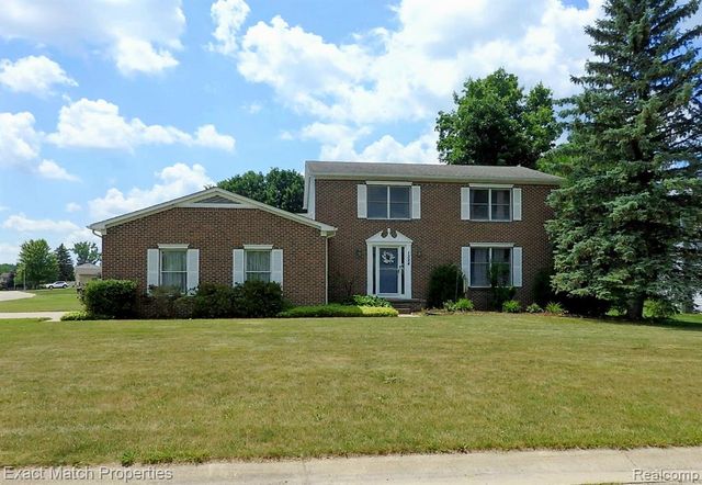 1324 Bush Creek Drive, Grand Blanc, MI 48439