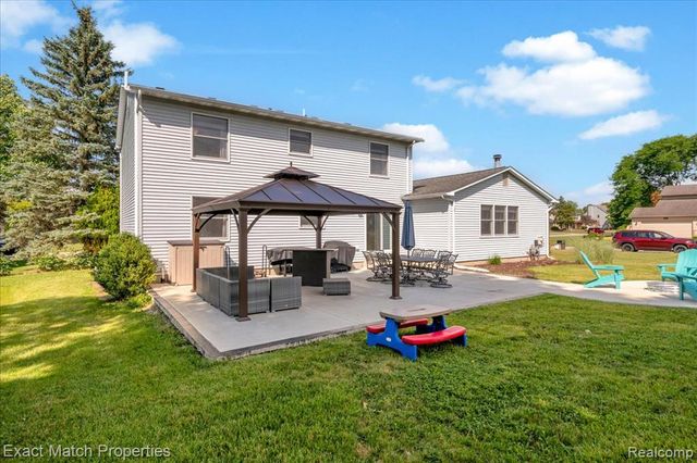 1324 Bush Creek Drive, Grand Blanc, MI 48439