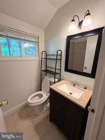 2220 GAYLORD DR, Suitland, MD 20746