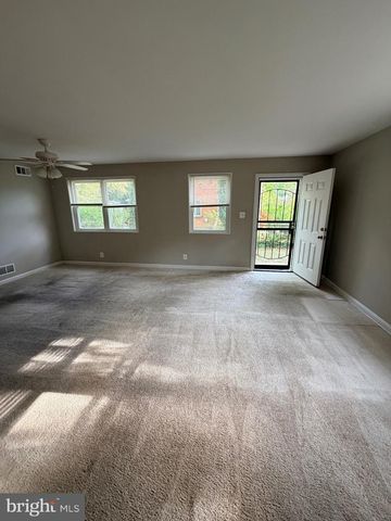 2220 GAYLORD DR, Suitland, MD 20746