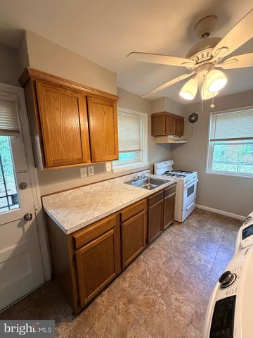 2220 GAYLORD DR, Suitland, MD 20746