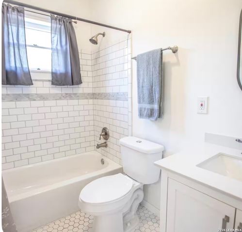 1518 W Craig Pl, San Antonio, TX 78201