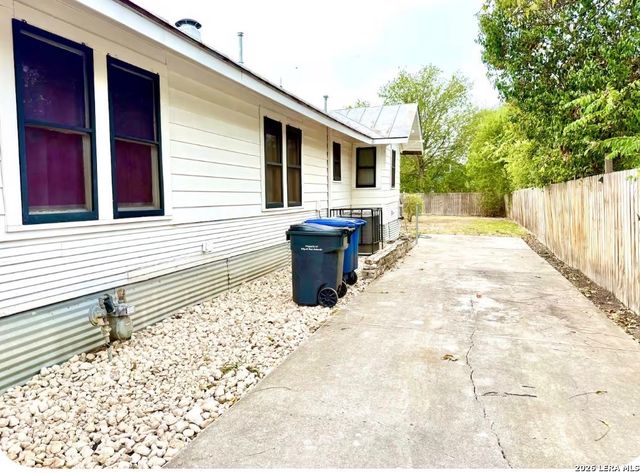 1518 W Craig Pl, San Antonio, TX 78201