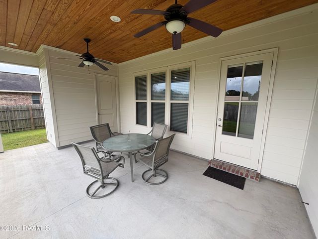 106 Whisper Wood Lane, Lafayette, LA 70506