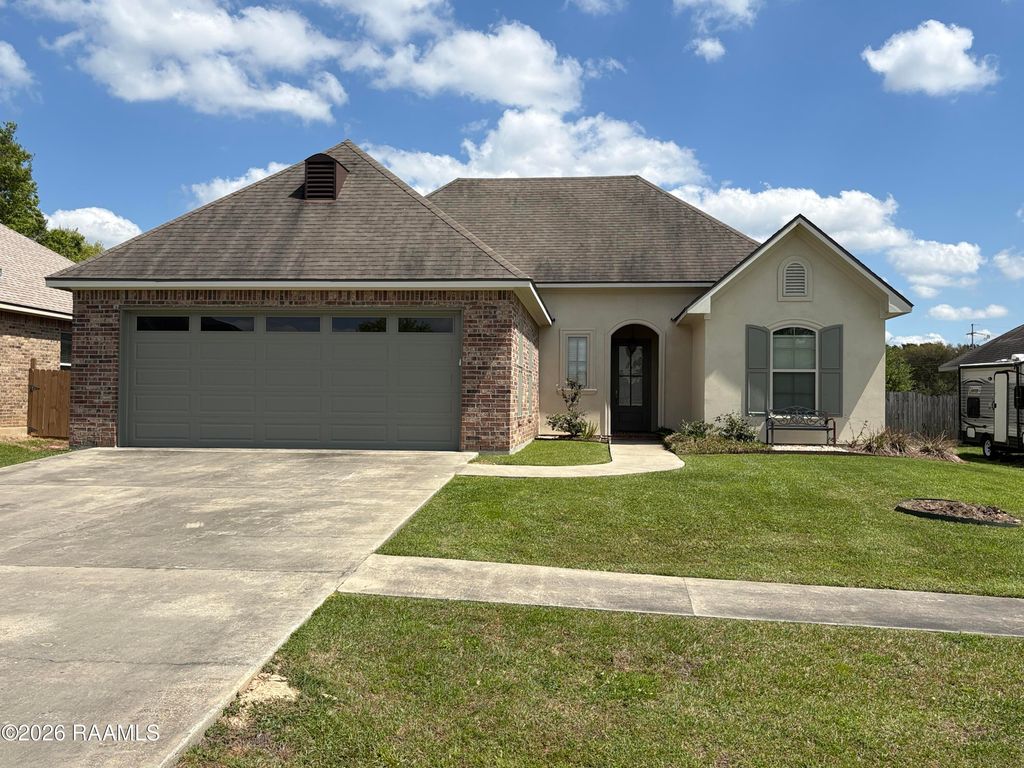 106 Whisper Wood Lane, Lafayette, LA 70506