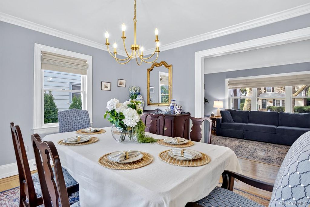 40 Cambridge Avenue, Garden City, NY 11530 — photo 5