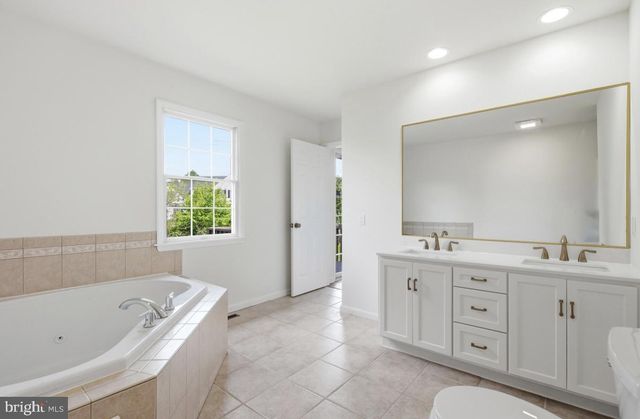 13 TAMARACK CT, Easton, PA 18040