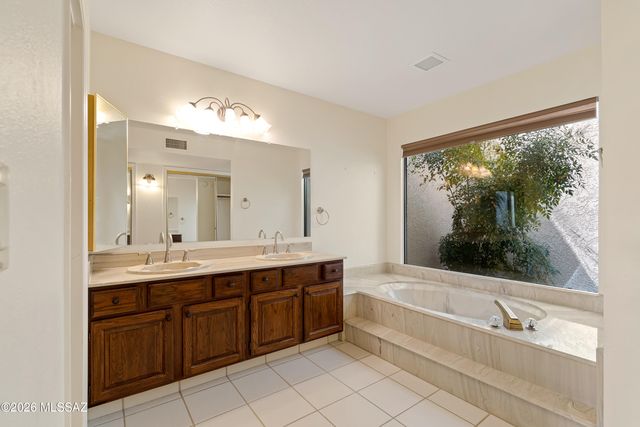 9816 N Calle Loma Linda, Oro Valley, AZ 85737