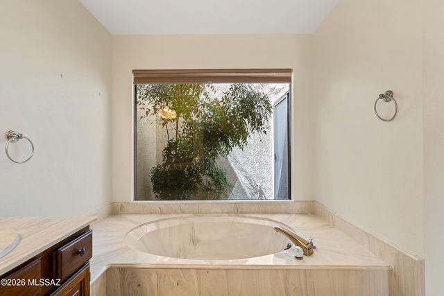 9816 N Calle Loma Linda, Oro Valley, AZ 85737