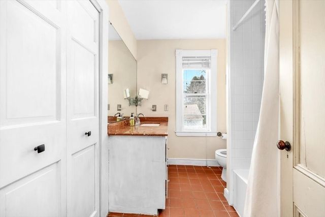 59 Cottage St, Hingham, MA 02043