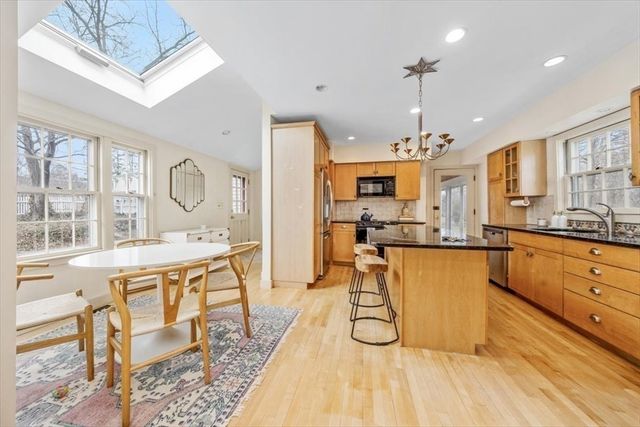 59 Cottage St, Hingham, MA 02043