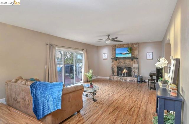 4930 Discovery Pt, Discovery Bay, CA 94505