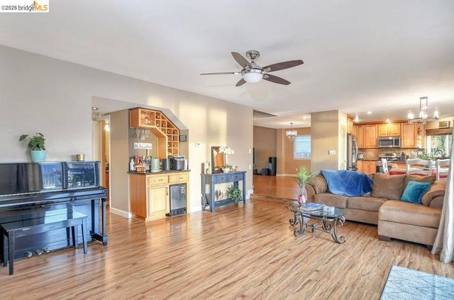 4930 Discovery Pt, Discovery Bay, CA 94505