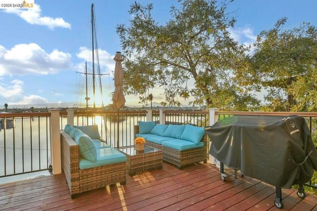 4930 Discovery Pt, Discovery Bay, CA 94505