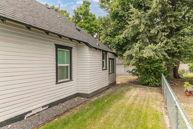 4017 N Madison St, Spokane, WA 99205