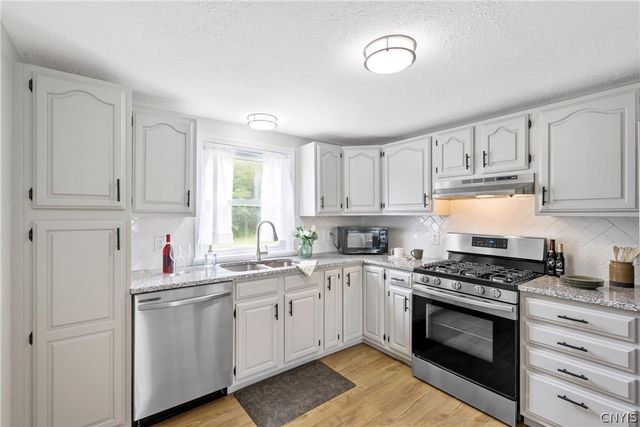 6130 South Bay Road, Cicero, NY 13039