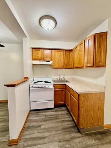 4211 W 95th Street 2D, Oak Lawn, IL 60453