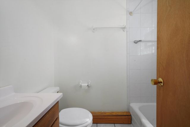 4211 W 95th Street 2D, Oak Lawn, IL 60453