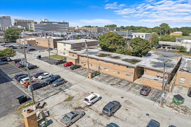 4211 W 95th Street 2D, Oak Lawn, IL 60453