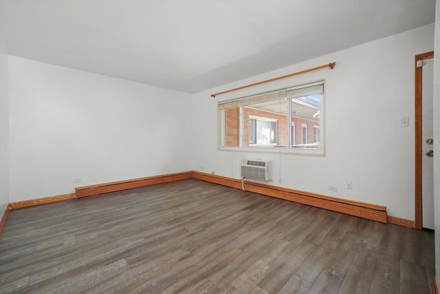 4211 W 95th Street 2D, Oak Lawn, IL 60453