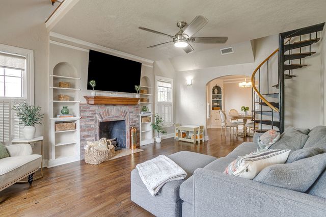 4328 Lovell Avenue, Fort Worth, TX 76107