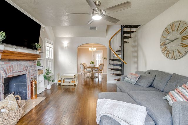 4328 Lovell Avenue, Fort Worth, TX 76107