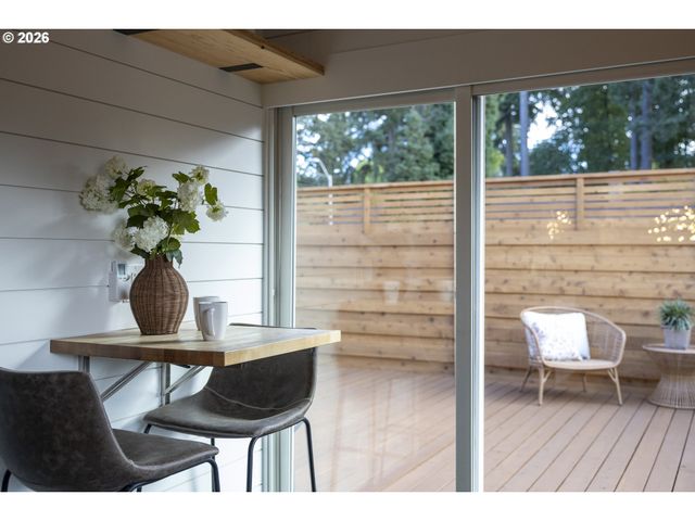 16998 GREENTREE Ave, Lake Oswego, OR 97034