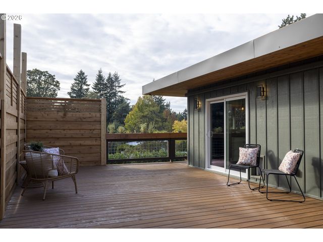 16998 GREENTREE Ave, Lake Oswego, OR 97034