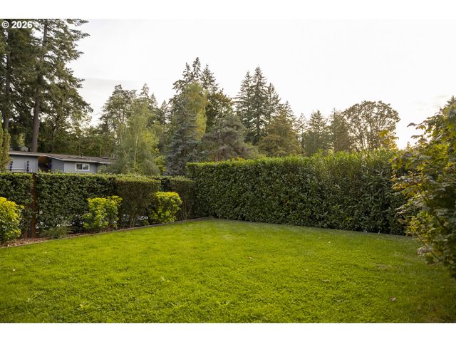 16998 GREENTREE Ave, Lake Oswego, OR 97034