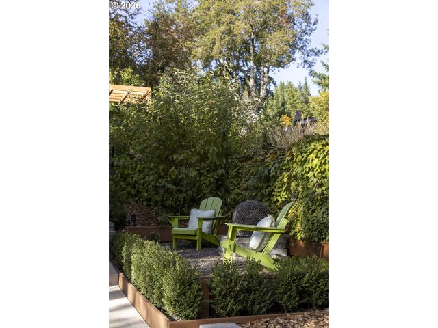 16998 GREENTREE Ave, Lake Oswego, OR 97034