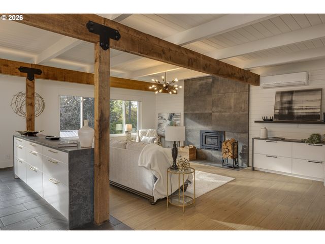 16998 GREENTREE Ave, Lake Oswego, OR 97034