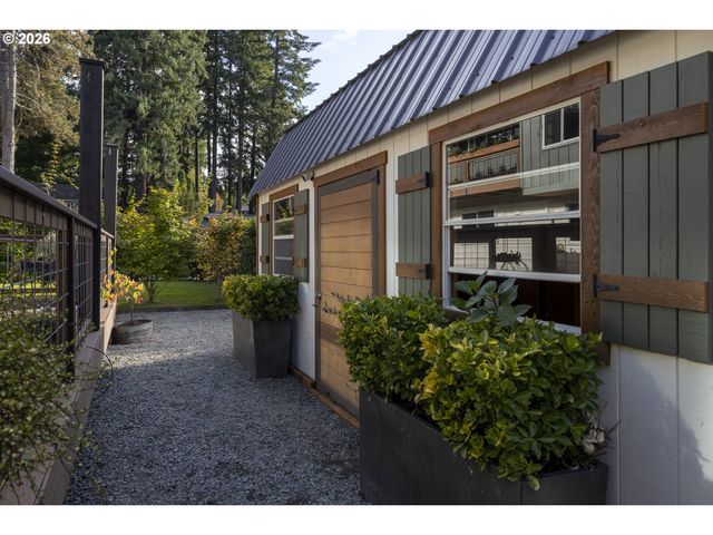 16998 GREENTREE Ave, Lake Oswego, OR 97034